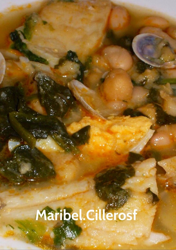 Una foto de Potaje de alubias, garbanzos y bacalao