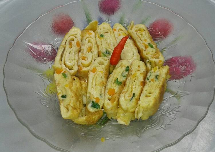 Telur dadar gulung korea (gyeran mari)