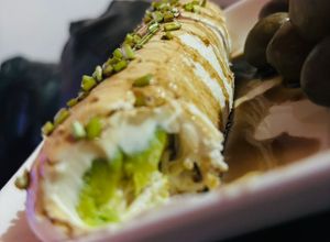 Una foto de Rollo queso Philadelphia con pollo y palta 🥑