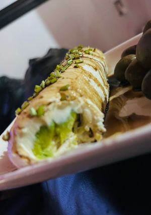 Una foto de Rollo queso Philadelphia con pollo y palta 🥑