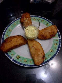 Una foto de Empanadas 2 carnes con queso