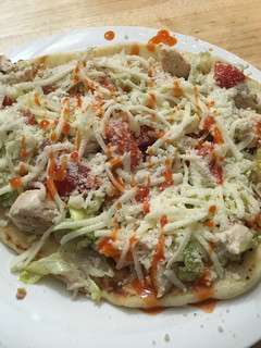 A picture of Grilled Chicken Bacon Ranch salad pizza.