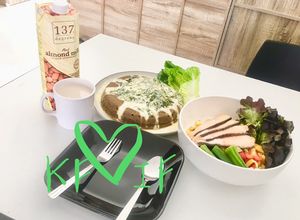 รูปของ Easy Keto cake topping with Baked watercress & cheese served with salmon in all veggies 💚