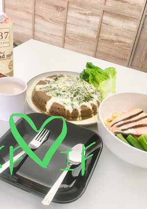 รูปของ Easy Keto cake topping with Baked watercress & cheese served with salmon in all veggies 💚