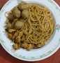 Langkah Mudah untuk Membuat Spagetti Oriental Chicken With Meatball yang Menggugah Selera