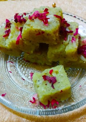 नारळाची बर्फी (naral barfi recipe in marathi) रेसिपी चे मुख्य फोटो 