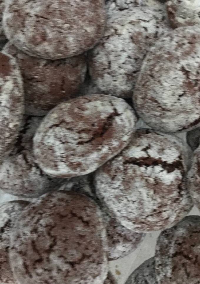 Шоколадне печиво з тріщинами