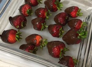 Una foto de Fresas con chocolate 🍫