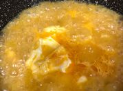 Una foto de bacalao con patata y pimentón