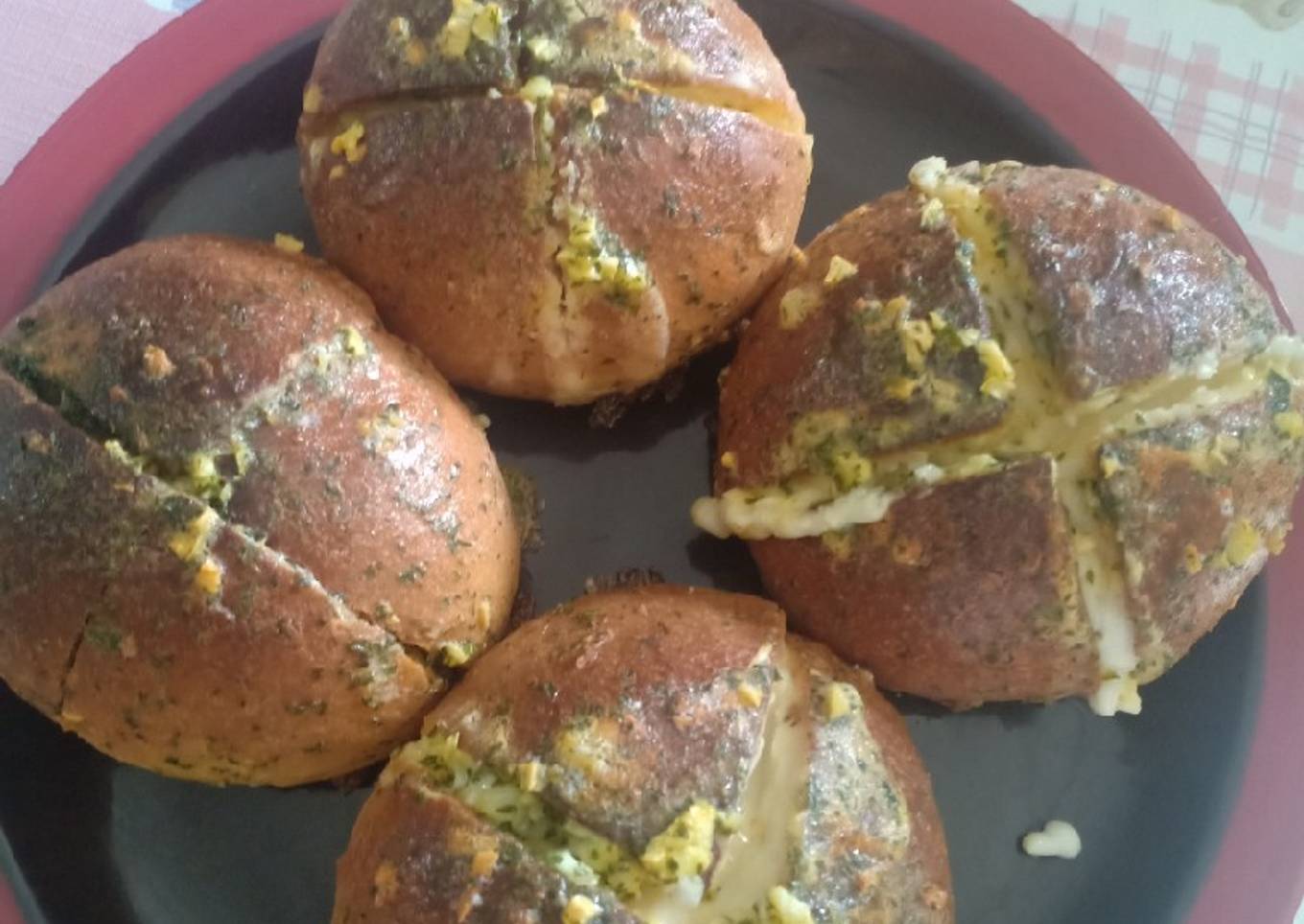 Korean cream cheese garlic bread