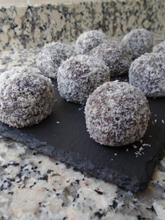 Una foto de Energy balls de higos, dátiles, almendra y algarroba