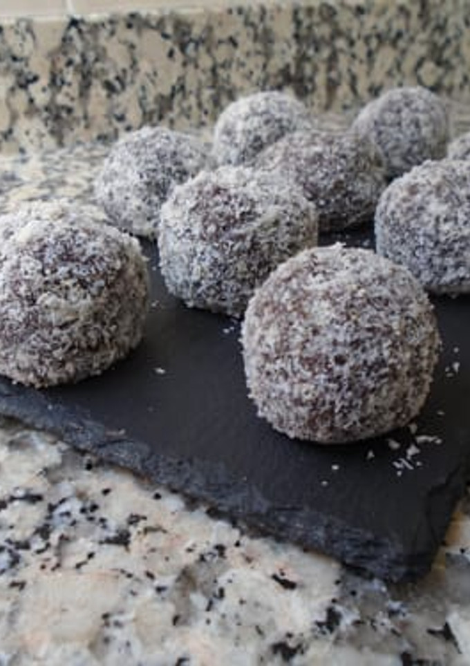 Una foto de Energy balls de higos, dátiles, almendra y algarroba