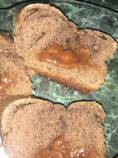 Una foto de Budín de chocolate relleno de dulce de leche y nueces ❤️