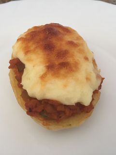 Una foto de Patatas rellenas de boloñesa de soja