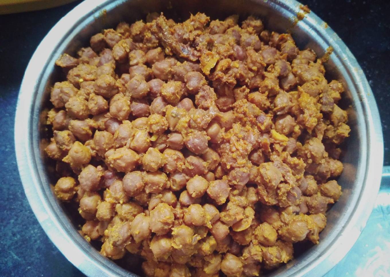 Kaale Chane and Poori