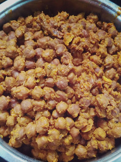 A picture of Kaale Chane and Poori.