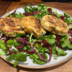 A picture of Cacennau Cymreig Caws, Cenhinen a Bara Lawr – savoury Welsh cakes.
