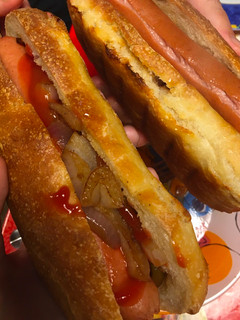 Una foto de Hot dog con pan casero