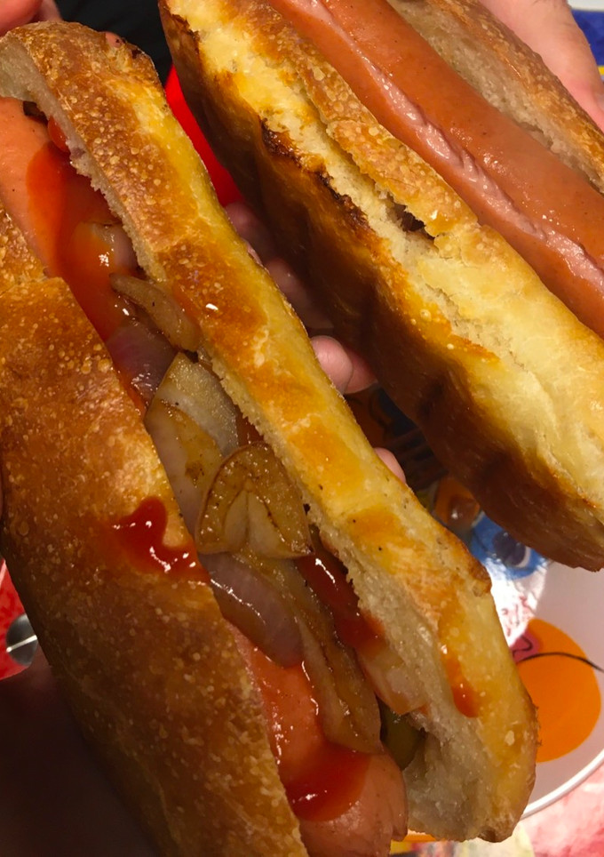 Una foto de Hot dog con pan casero