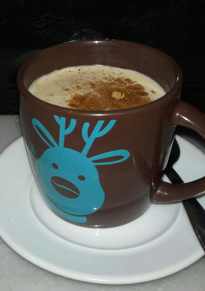 Una foto de Café con leche y toque a canela