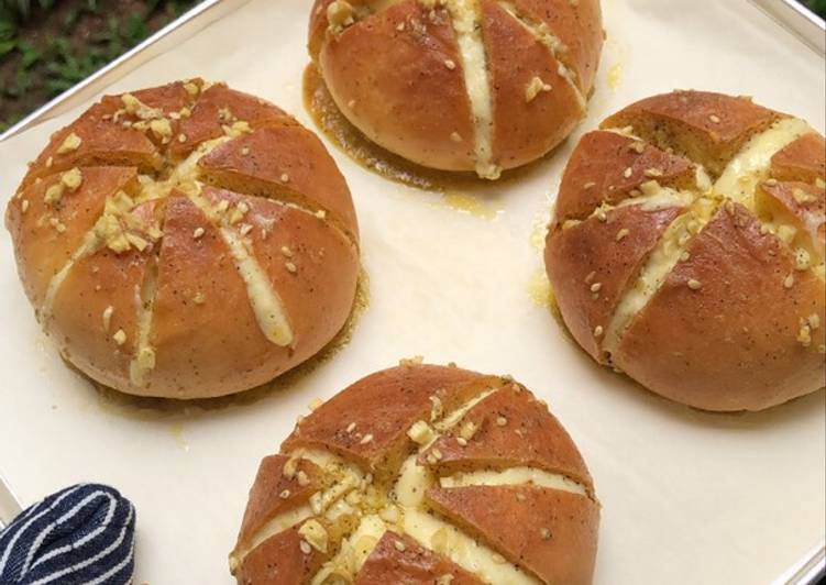 Korean Cream Cheese Garlic Bun