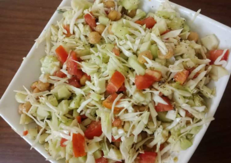 Kachumar salad with chickpeas