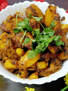 जीरा आलू (jeera aloo recipe in Hindi) रेसिपी मुख्य फोटो