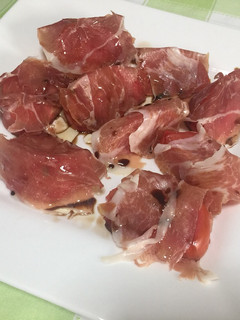 Una foto de Tomate y jamón