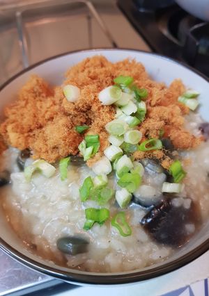 速成皮蛋肉鬆粥 的食譜成品照片