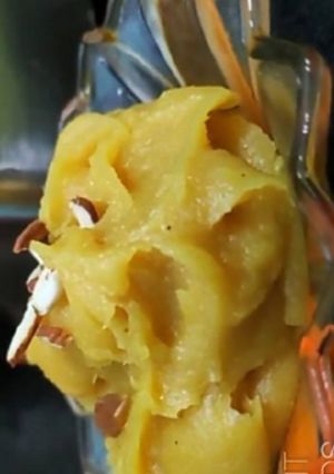 A picture of Besan ka halwa.