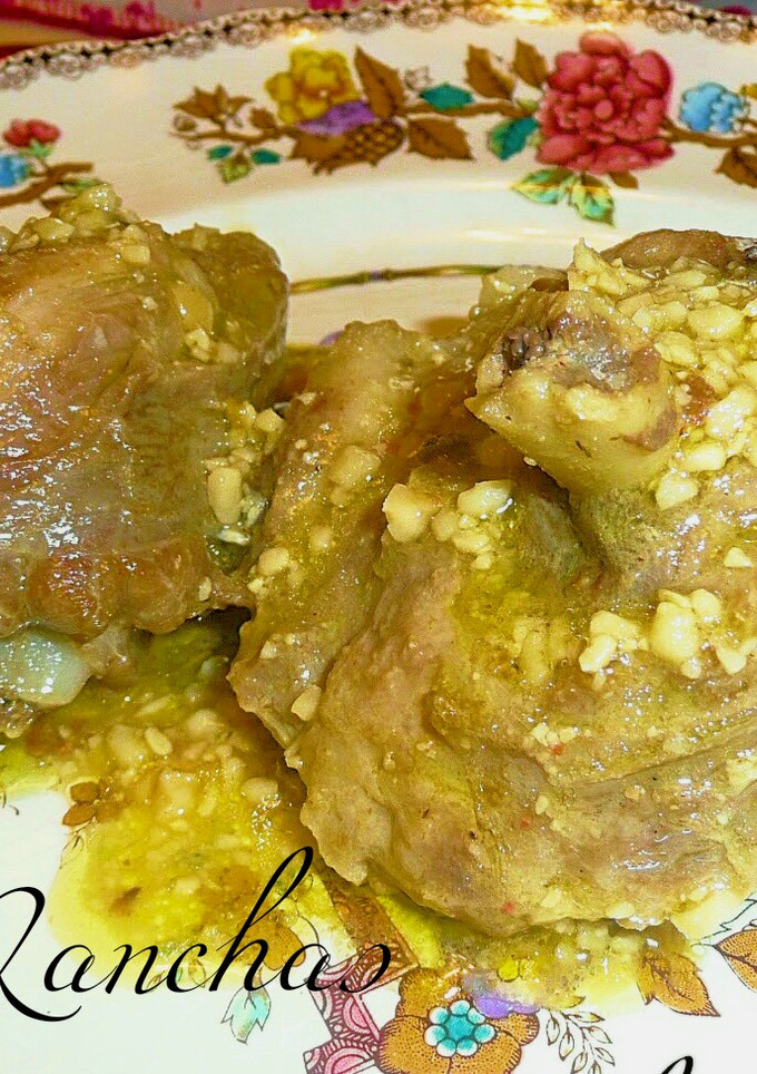 Una foto de Cabrito guisado con almendras