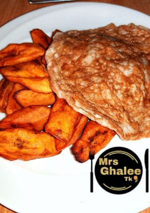 A picture of Fried plantain with egg.