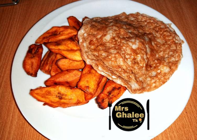 Fried plantain with egg