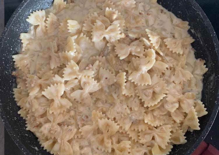 Recipe of Homemade Pasta di gorgonzola e noci
