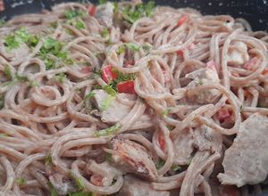 Una foto de Tallarines integrales con sobras de almuerzo