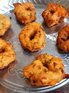 மெது வடை(methuvada recipe in tamil) செய்முறை முக்கிய புகைப்படம்