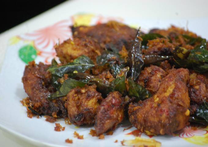 Payyoli Chicken Porichathu/Payyoli Chicken Fry Recipe By Prajusha Vinod ...