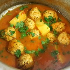 A picture of Chicken Meatball & Potato Curry/ Kofta Aloo 😍.