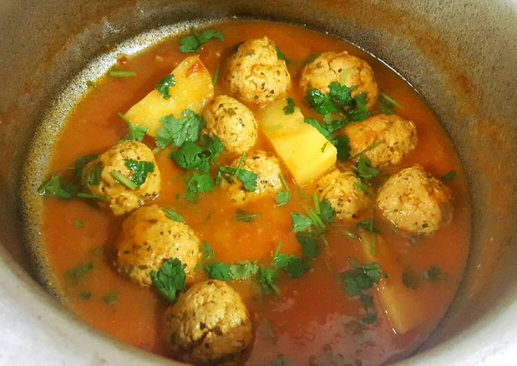 Chicken Meatball & Potato Curry/ Kofta Aloo 