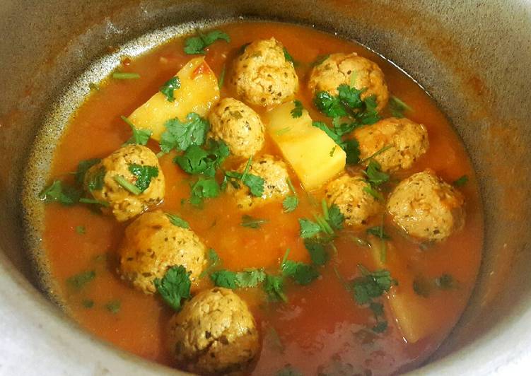 Recipe of Favorite Chicken Meatball & Potato Curry/ Kofta Aloo 😍