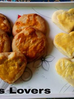 A picture of Naan khatai (without oven).