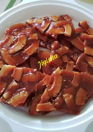 A picture of Sukhe nariyal ki chikki.