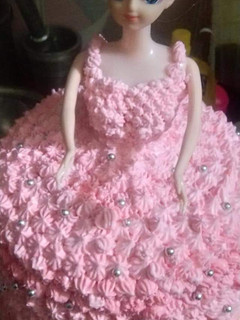 एग्गलेस डाल केक(eggless doll cake recepie in hindi) रेसिपी मुख्य फोटो