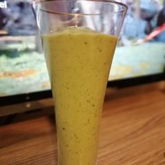 A picture of 2 Fruits smoothie.