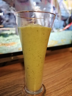 A picture of 2 Fruits smoothie.