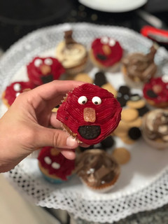 Una foto de Magdalenas barrio Sésamo: Elmo y el Monstruo de las Galletas