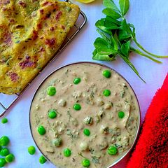 A picture of Methi Paratha with methi malai matar.