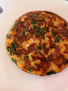 Una foto de Tortilla de fideos y huevo