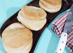 Una foto de Pan Criollo, GALLETA DE CAMPO. #pan #bread #rico #económico