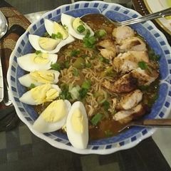 A picture of Ramen soup.